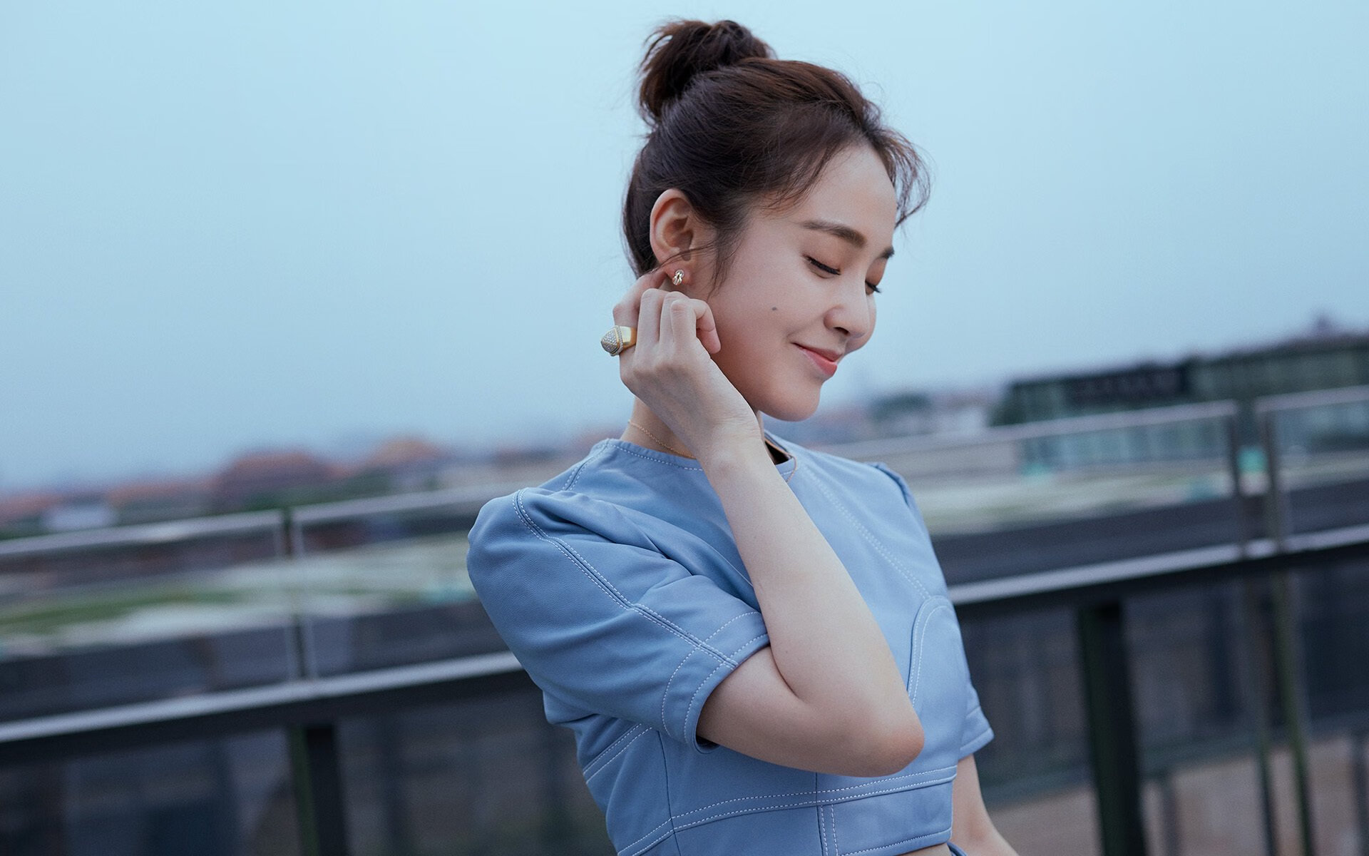 “球场大咖秀：明星球员的非凡绝技”，球星打比赛