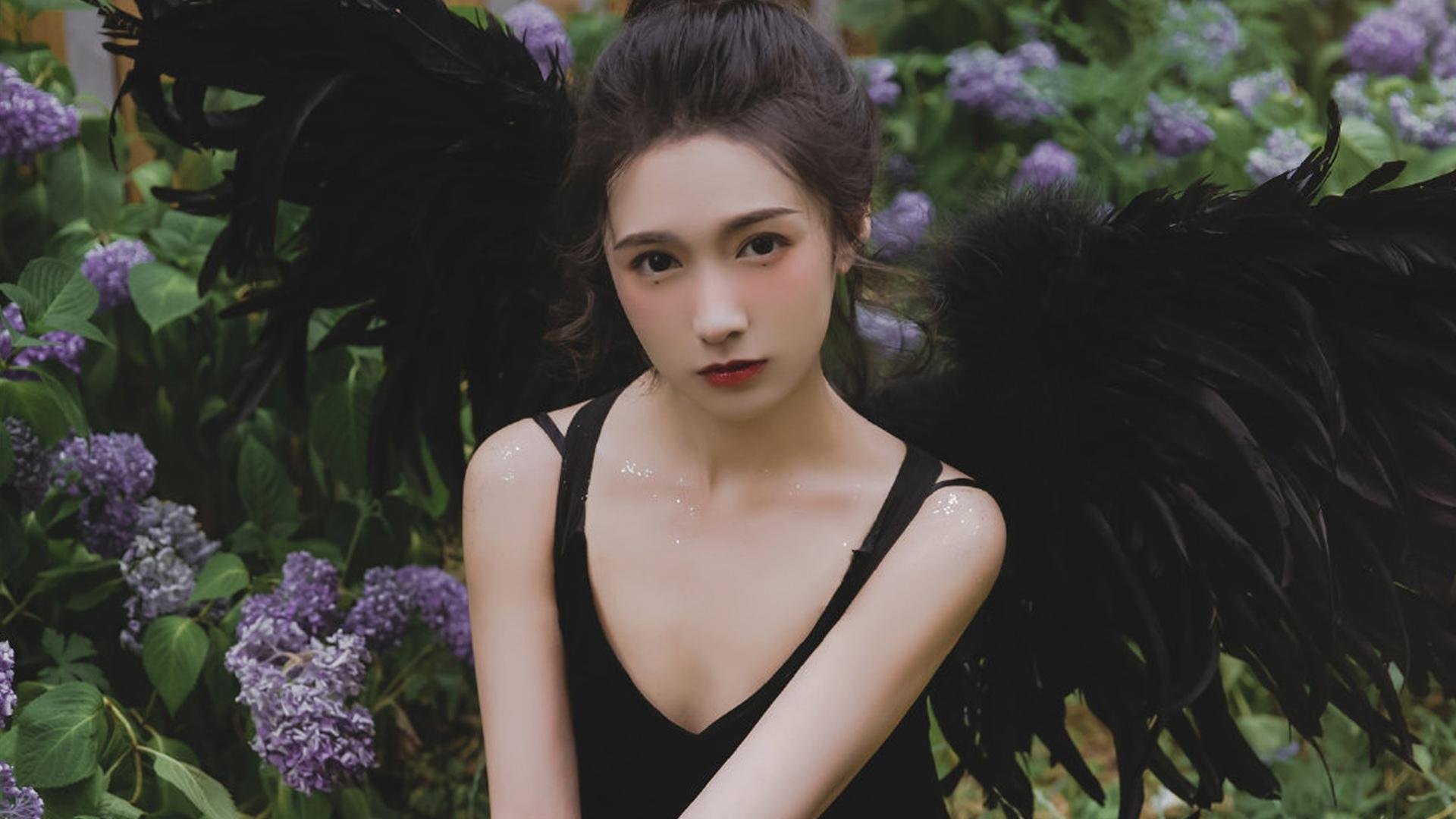 阿根廷骑手路易斯·佩德罗·比拉本在美国奥卡拉大奖赛中夺冠，展现出色骑术。