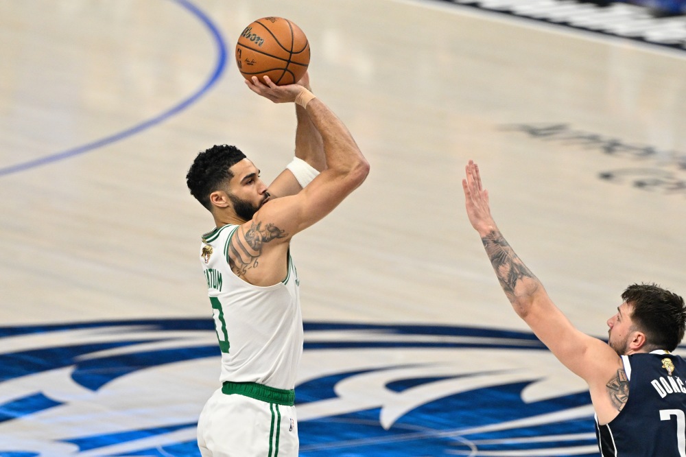 乐鱼体育：凯尔特人队新赛季：塔图姆能否成为联盟第一人？的简单介绍