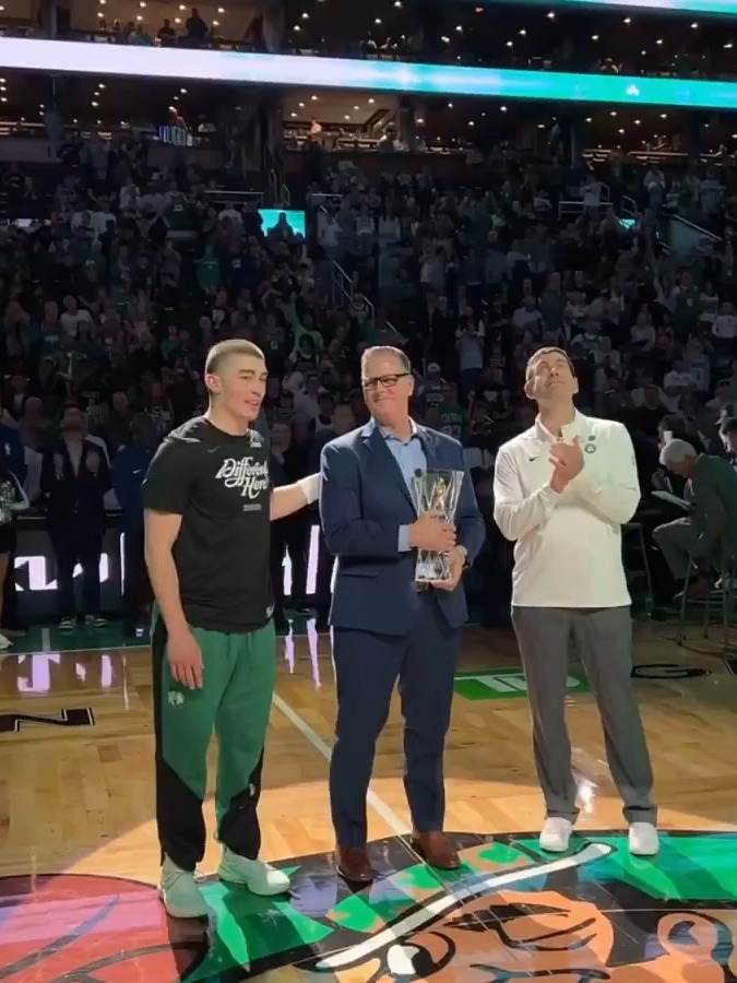 乐鱼体育：凯尔特人队季前赛：普里查德展现篮板球能力，争夺轮换位置的简单介绍